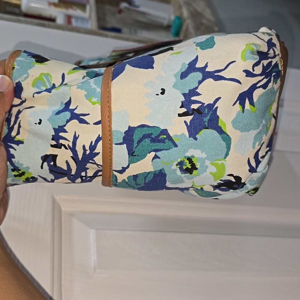 Blue & White Floral Print Purse - Picture 9 of 16